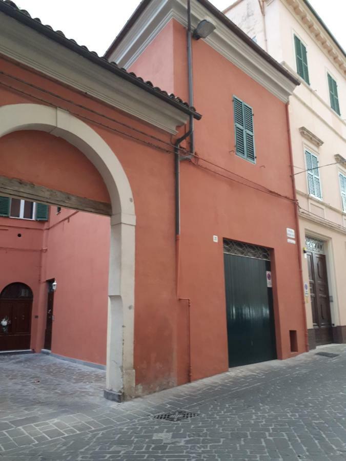 Il Cortile Hotel Iesi Bagian luar foto